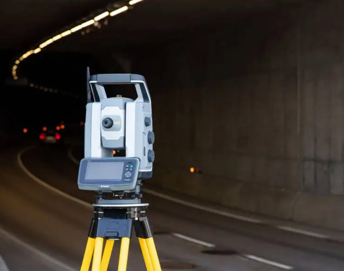 全站儀免棱鏡測(cè)量在隧道施工中的應(yīng)用與誤差分析